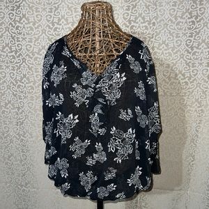 Torrid Black and White Floral Blouse, Size 1, Semi-Sheer. Perfect Spring Top!